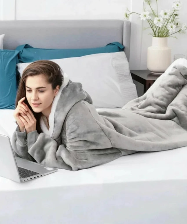 Długa kocobluza unisex z kapturem i białymi wstawkami