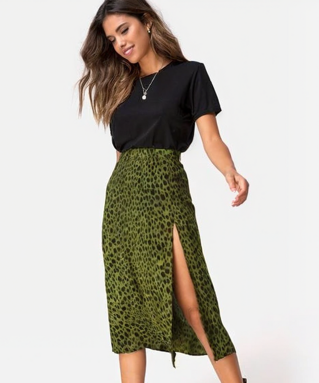 Spódnica midi w kropki z rozporkiem