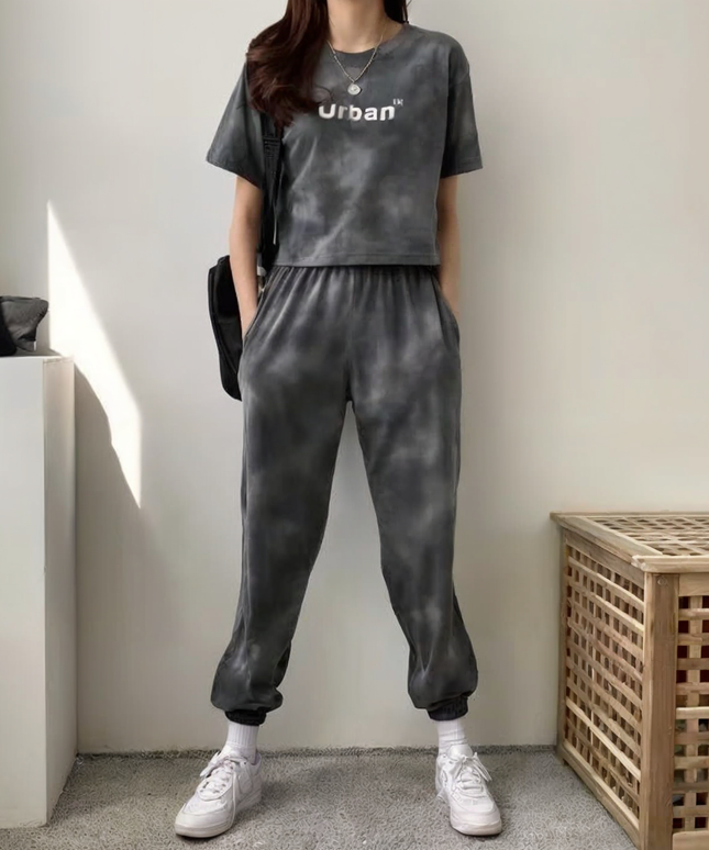 Komplet damski dresowy z topem z krótkim rękawem