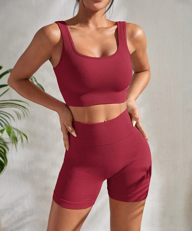 Sportowy komplet damski prążkowany - biustonosz i krótkie legginsy z wysokim stanem