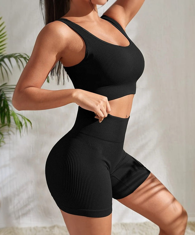 Sportowy komplet damski prążkowany - biustonosz i krótkie legginsy z wysokim stanem