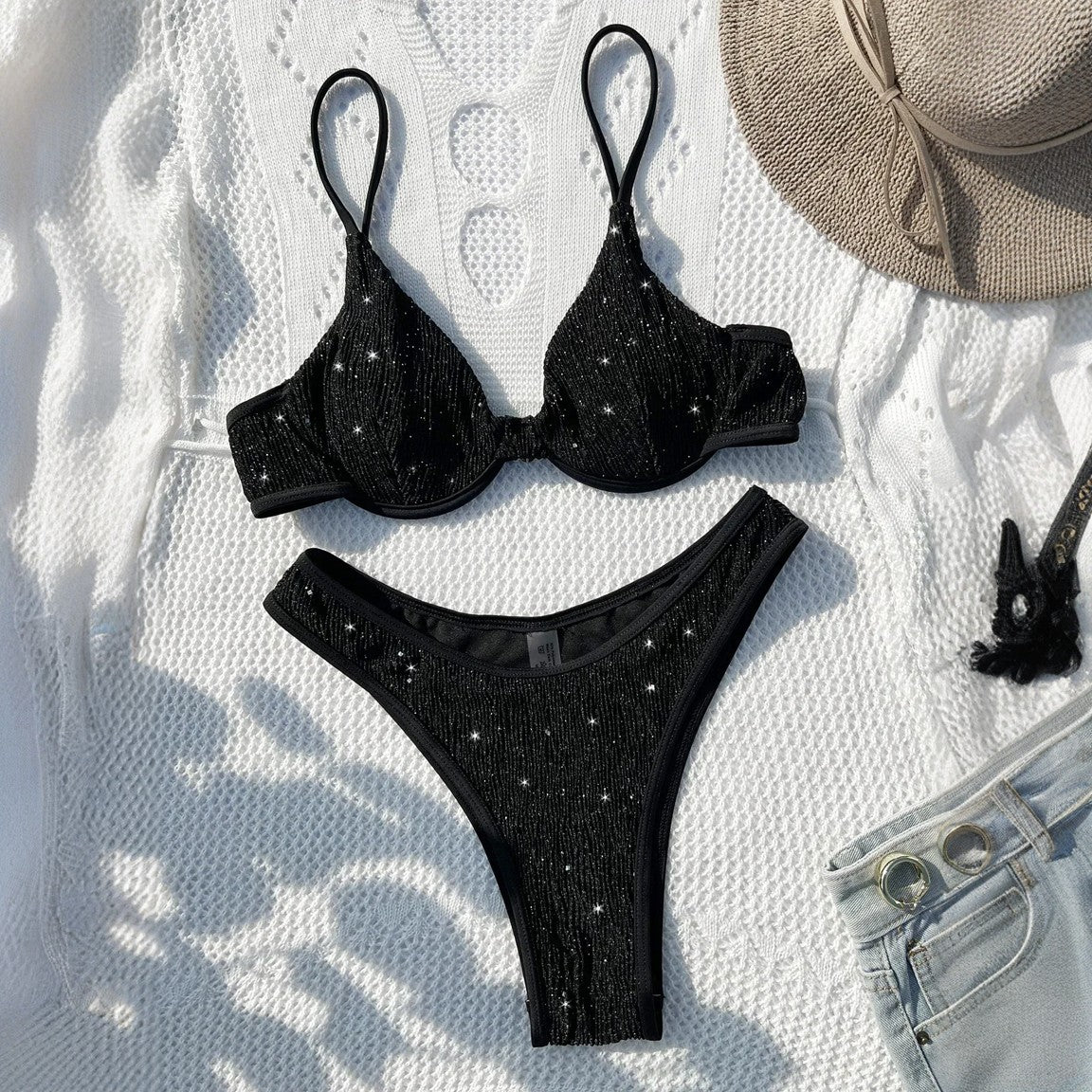 Błyszczący dwuczęściowy strój kąpielowy bikini z usztywnianym biustonoszem