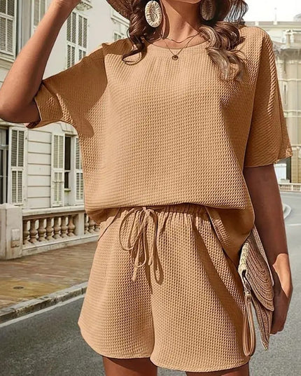 Komplet damski luźny z koszulką i szortami