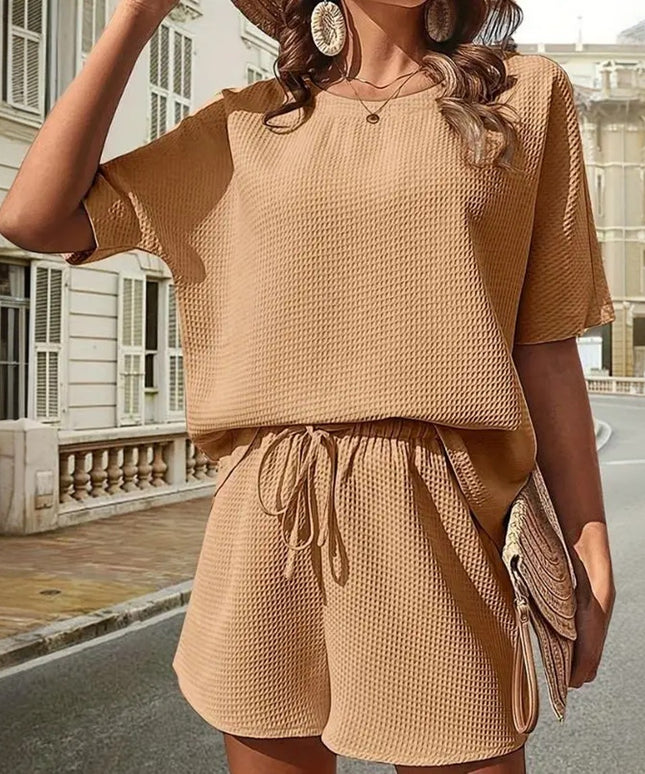 Komplet damski luźny z koszulką i szortami