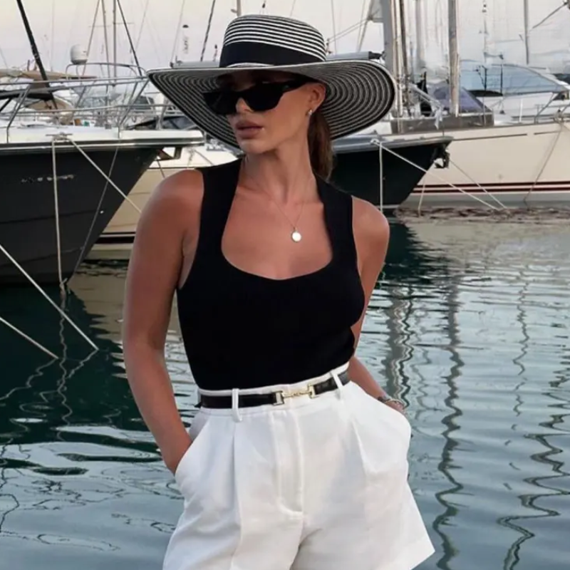 Body damskie dopasowane z kwadratowym dekoltem