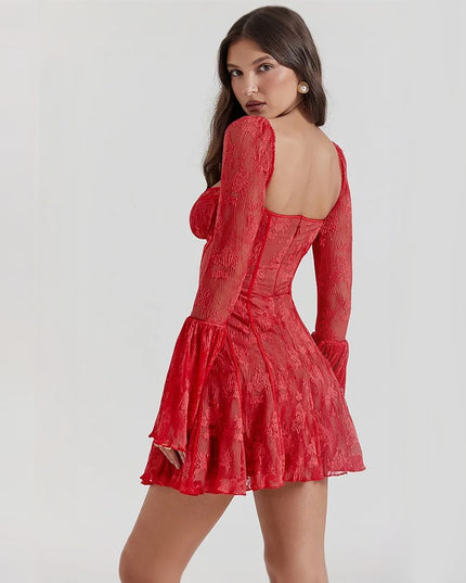 Sukienka mini koronkowa z kwadratowym dekoltem i rozszerzanymi rękawami