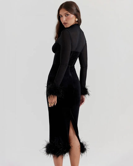 Sukienka midi dopasowana z piórami