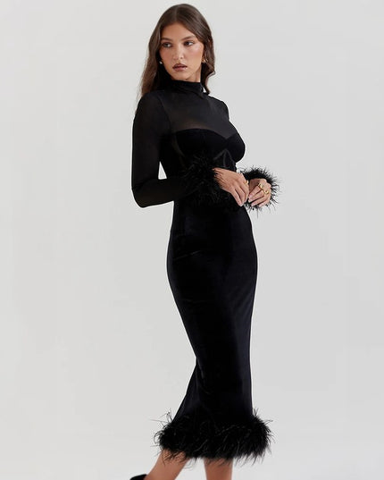 Sukienka midi dopasowana z piórami