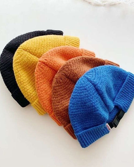 Czapka męska z zapięciem