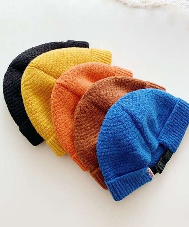 Czapka męska z zapięciem