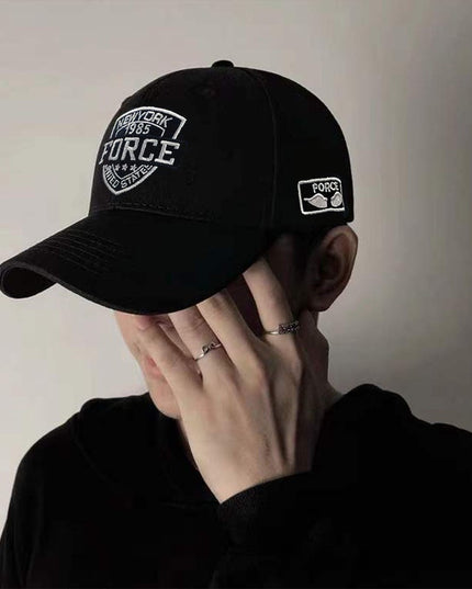 Czapka unisex z daszkiem i napisem