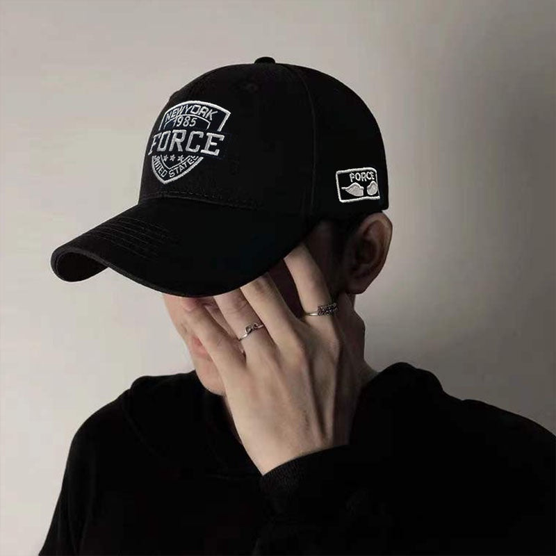 Czapka unisex z daszkiem i napisem