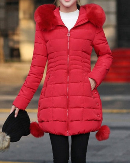 Damski płaszcz zimowy pikowany z futerkiem