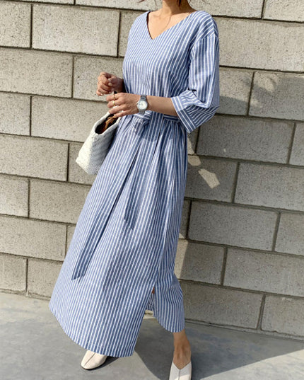 Sukienka długa w paski z dekoltem w kształcie V