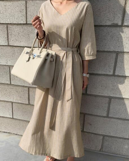 Sukienka długa w paski z dekoltem w kształcie V