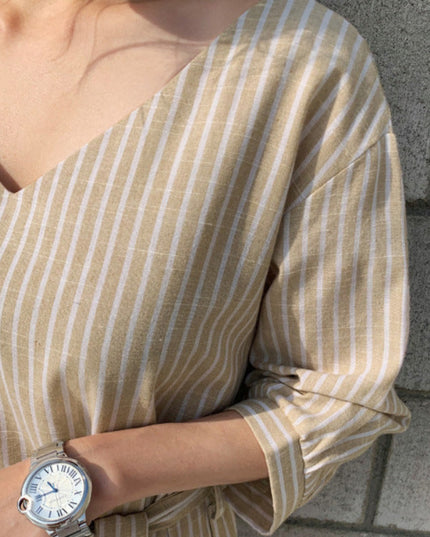 Sukienka długa w paski z dekoltem w kształcie V