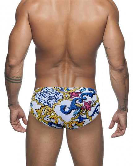 Męskie slipy kąpielowe w nowoczesnych wzorach