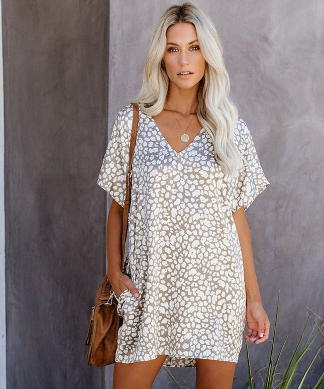 Sukienki mini z głębokim dekoltem w centki