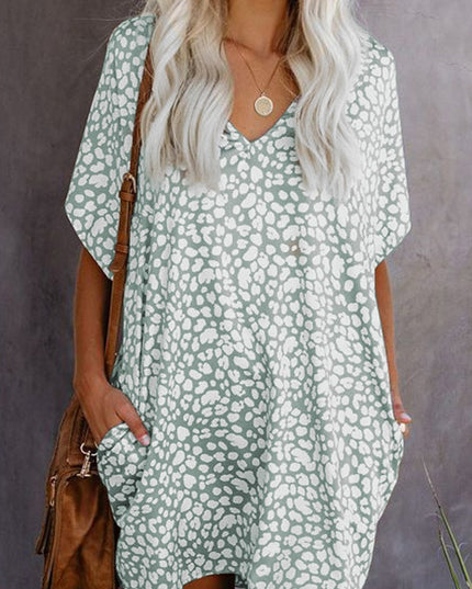 Sukienki mini z głębokim dekoltem w centki