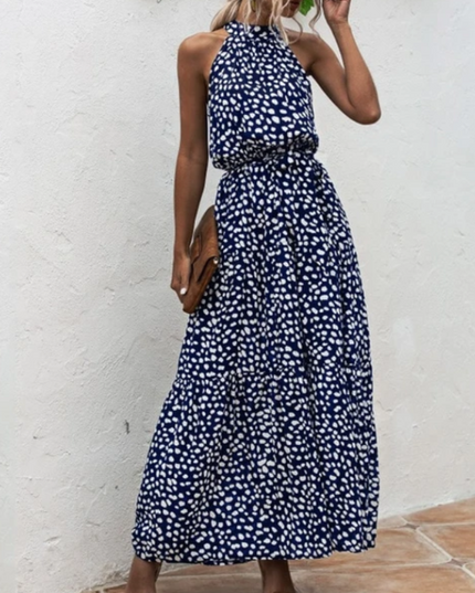 Sukienka maxi w kropki z wiązaniem w pasie