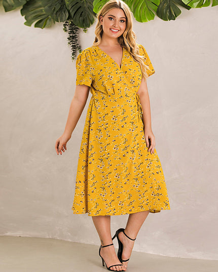 Sukienka plus size wiązana w pasie