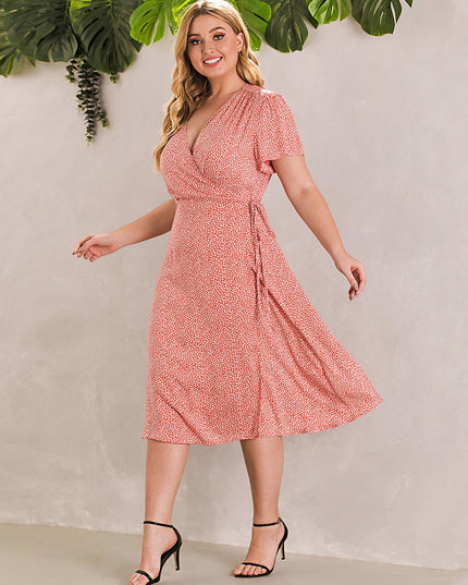 Sukienka plus size wiązana w pasie