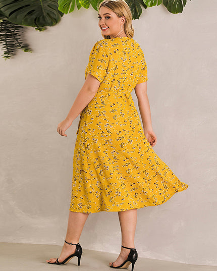 Sukienka plus size wiązana w pasie