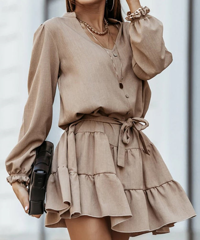 Sukienka mini brązowa z falbanką i długim rękawem