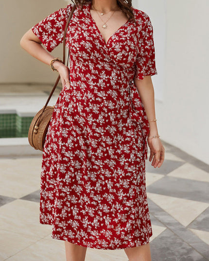 Sukienka plus size w czerwone kwieciste wzory