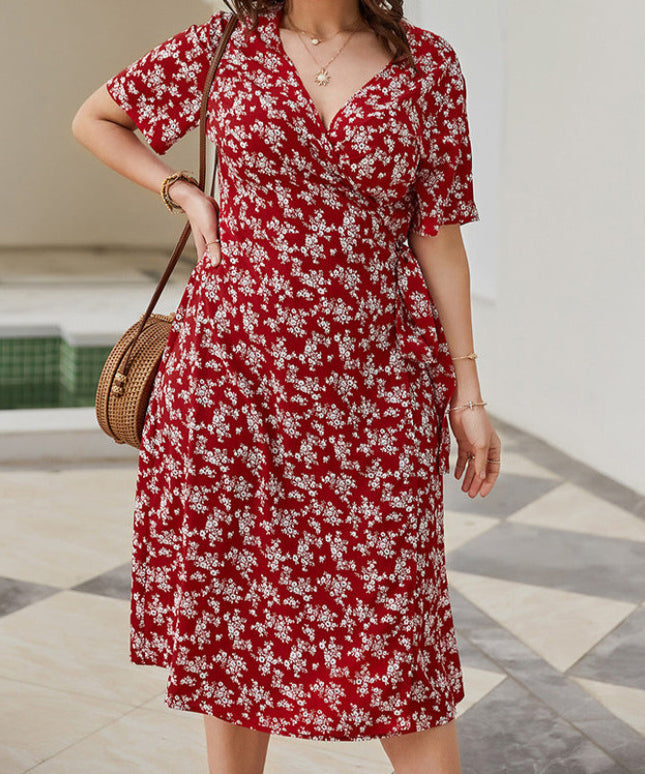 Sukienka plus size w czerwone kwieciste wzory