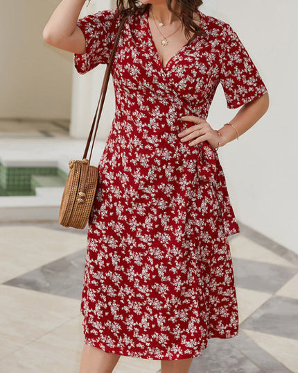 Sukienka plus size w czerwone kwieciste wzory