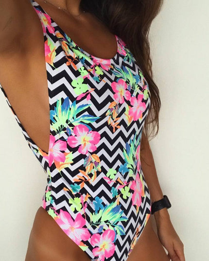 Damski jednoczęściowy strój kąpielowy w modne wzory