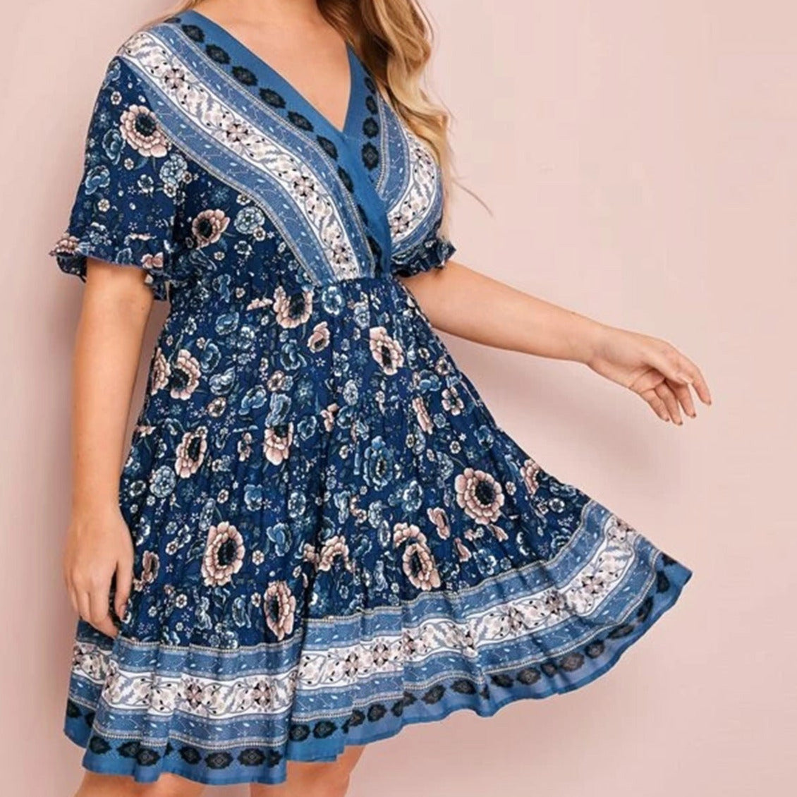 Sukienka plus size przed kolano niebieska