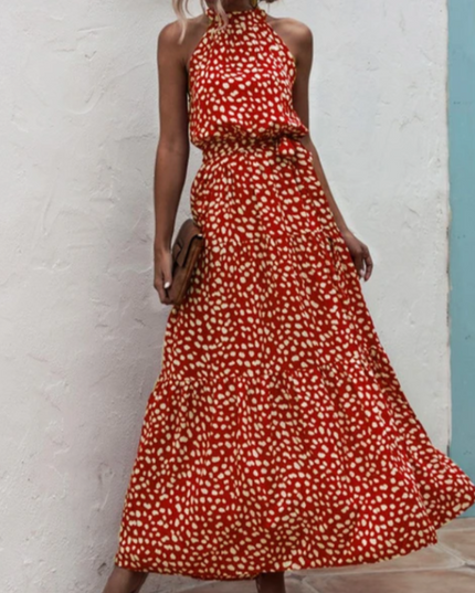 Sukienka maxi w kropki z wiązaniem w pasie