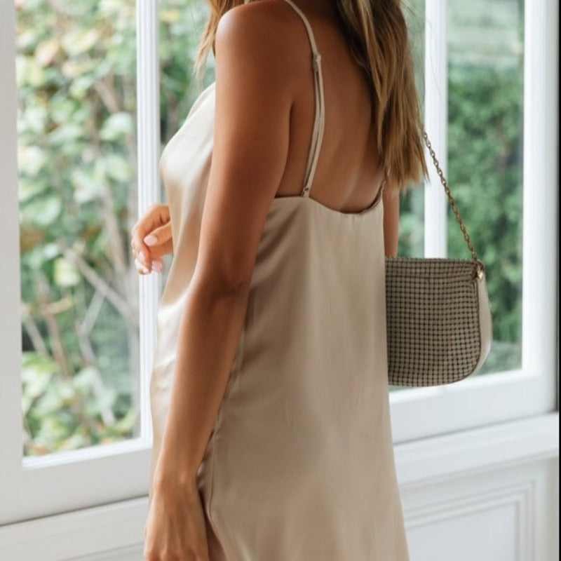 Sukienka mini satynowa w pastelowych kolorach