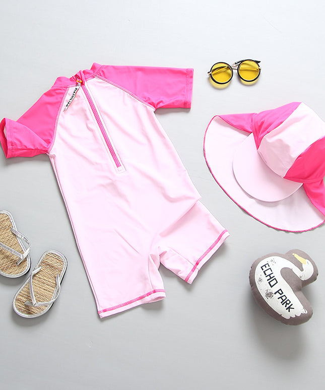 Kostium kąpielowy dla dziewczynki z czapeczką w zestawie