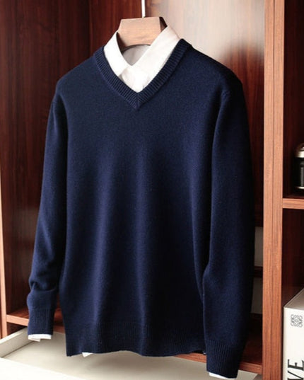 Męski sweter z dekoltem w serek z miękkiej dzianiny