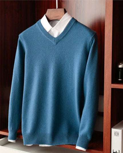 Męski sweter z dekoltem w serek z miękkiej dzianiny