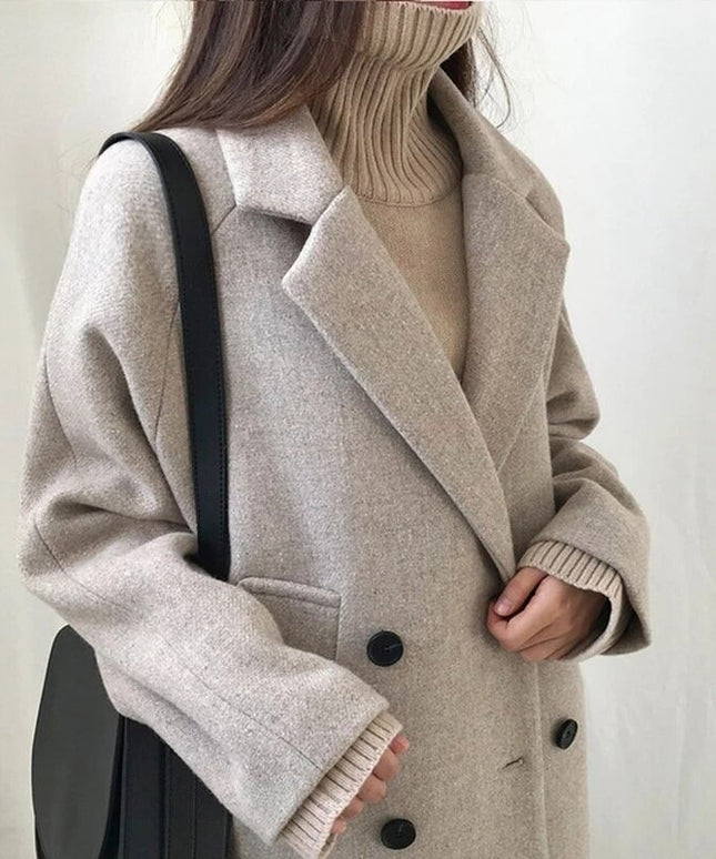 Damski płaszcz dwurzędowy z kieszeniami