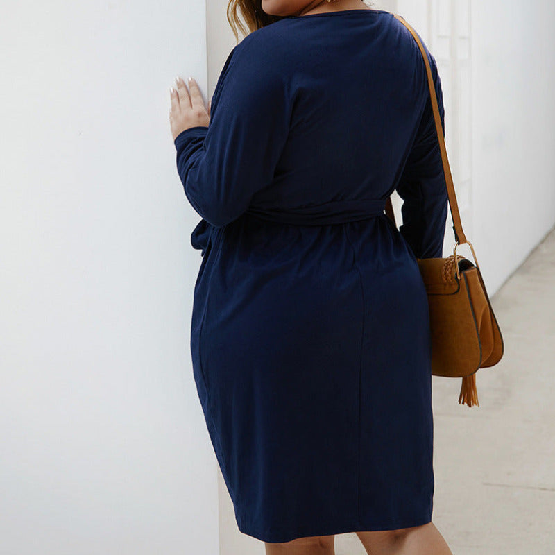 Sukienka plus size z długimi rękawami i wiązaniem w pasie