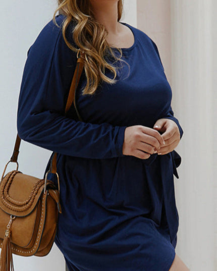 Sukienka plus size z długimi rękawami i wiązaniem w pasie
