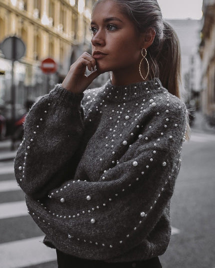 Damski sweter typu półgolf ozdobiony perełkami