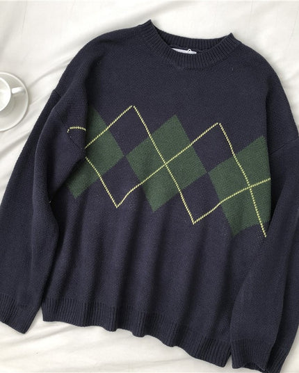 Damski sweter dziergany z ozdobnym wzorem