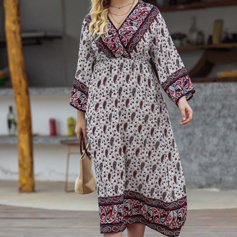 Sukienka plus size z przekładanym dekoltem