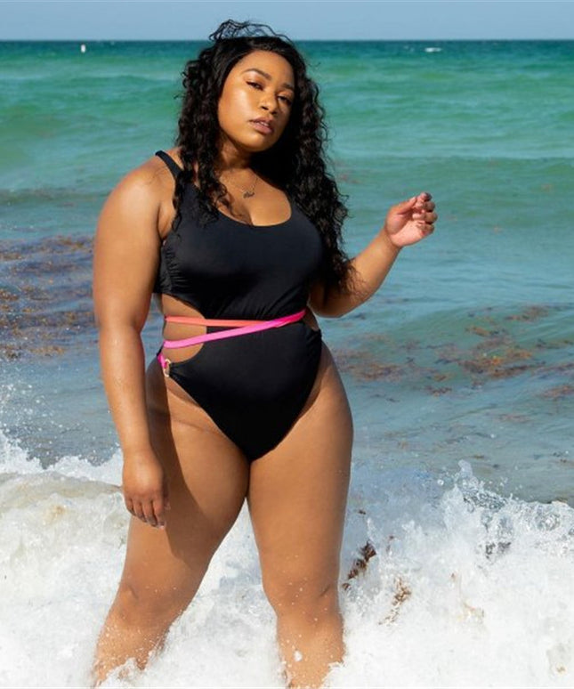 Jednoczęściowy strój kąpielowy plus size z kolorowym paskiem