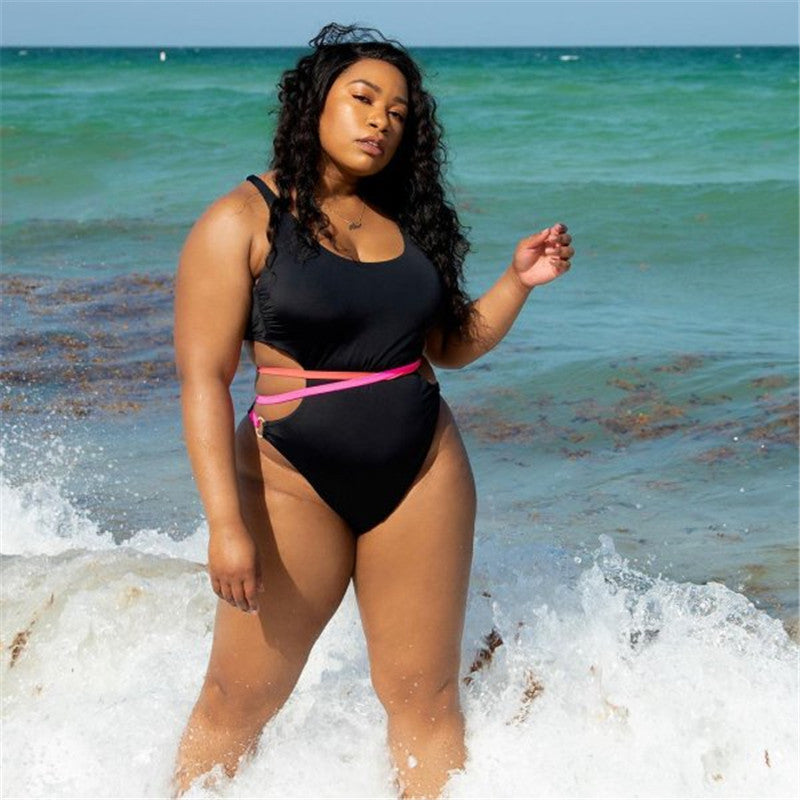 Jednoczęściowy strój kąpielowy plus size z kolorowym paskiem