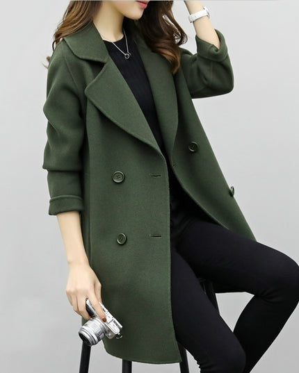 Damski płaszcz dwurzędowy z wycięciem po bokach