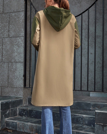 Damski płaszcz przeciwdeszczowy zapinany na guziki