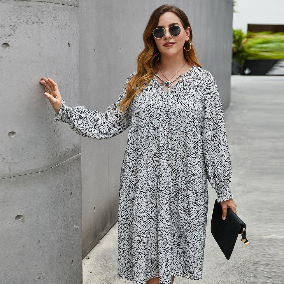 Sukienka plus size w centki z bufiastymi rękawami