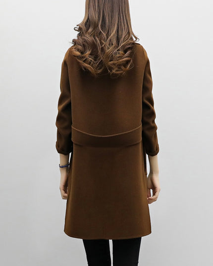 Damski płaszcz dwurzędowy z wycięciem po bokach